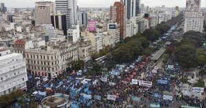La Nación / Marchas y contra marchas en una Argentina en crisis