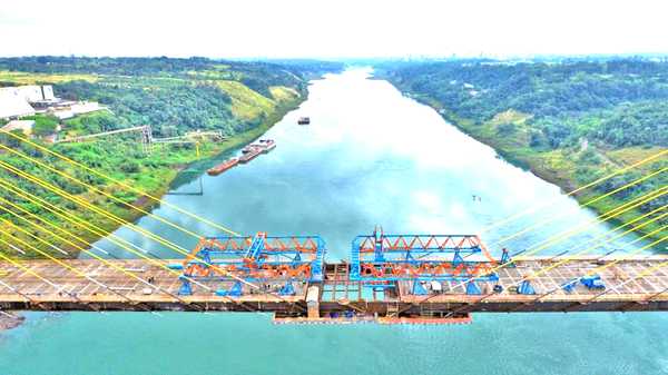 Dovela de unas 20 toneladas une extremos del Puente de la Integración - La Clave