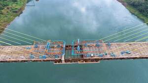 Diario HOY | Ya se unieron ambos extremos del Puente de la Integración Paraguay-Brasil