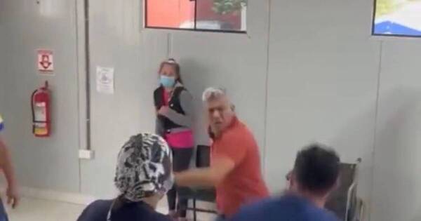 La Nación / Un médico y un hombre se agarraron a golpes en el hospital de Calle’i