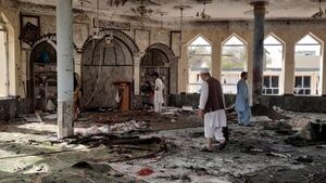 Murieron 21 personas en un ataque con bomba contra una mezquita en Afganistán