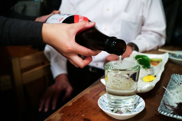 Diario HOY | Gobierno japonés lanza campáña para que jóvenes beban más alcohol