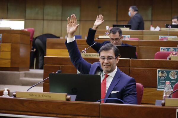 Beto Ovelar repudió el trato de EE.UU. y “falta de solidaridad” del gobierno con Hugo Velázquez - Política - ABC Color