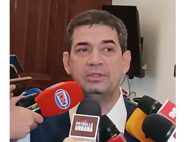 Hugo Velázquez recula y anuncia que no renunciará a vicepresidencia de la República