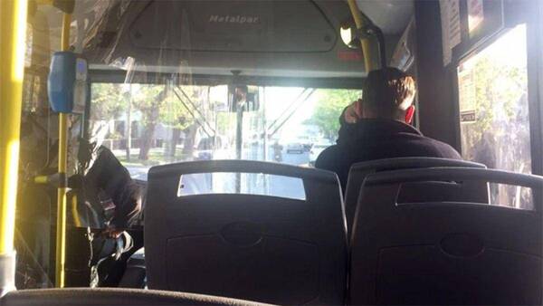 Crónica / Arriero denunció que una mujer le tocó la nalga en el colectivo