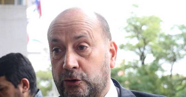 La Nación / Salomón extrema prudencia al opinar sobre renuncia de HV y quiebre en el oficialismo