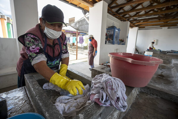 Estudio revela un duro golpe al empleo femenino por la pandemia en Ecuador - MarketData