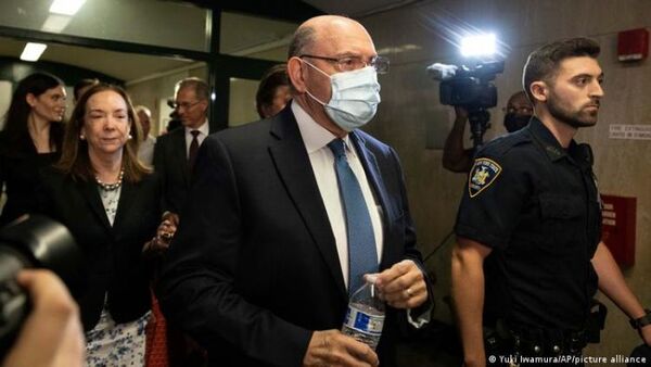 Exjefe financiero de la empresa de Trump se declara culpable de fraude fiscal