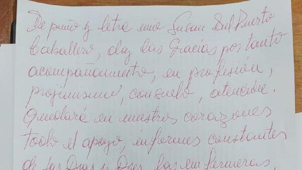 Tras muerte de su mamá, escribió una carta a mano a trabajadores de IPS
