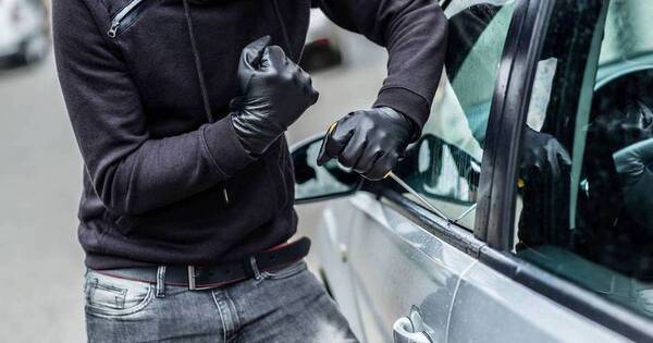 La Nación / Roban vehículo estacionado frente a vivienda en Lambaré