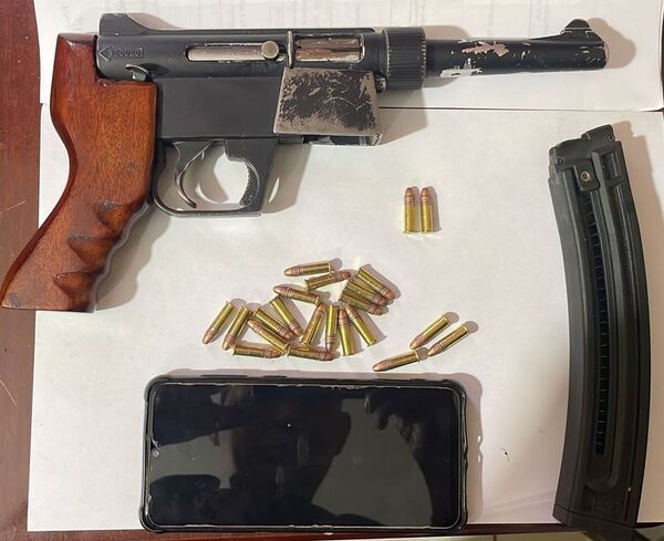 Detienen a un joven sospechoso de ofrecer armas de fuego por Facebook - ABC en el Este - ABC Color