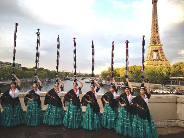 Video: música, danza y mucho “orgullo guaraní” en París - Nacionales - ABC Color