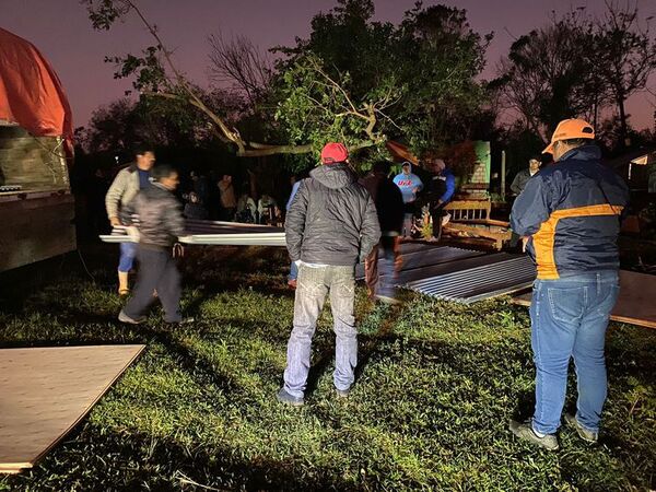 Tornado en San Joaquín: afectados reciben asistencia de la SEN - Nacionales - ABC Color