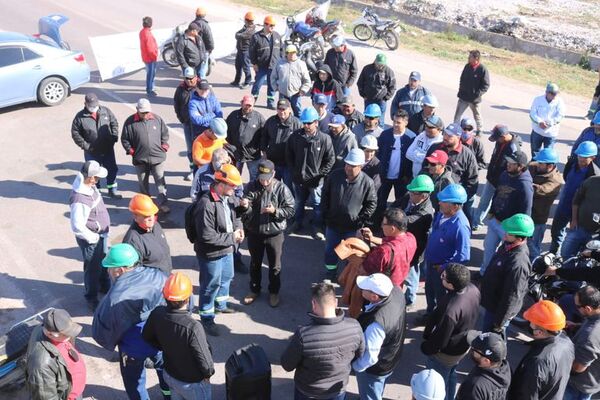 Funcionarios de la INC bloquean ruta PY22 por incumplimiento de Ley laboral - Nacionales - ABC Color