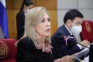 Senadora anuncia que analizarán postura de Velázquez de no renunciar al cargo - ADN Digital