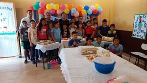 El Chava llevó regalos a niños de comunidades chaqueñas