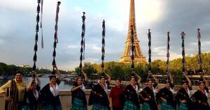 La Nación / Artistas paraguayos hacen vibrar las calles de París