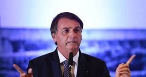 La Nación / Bolsonaro discutió y forcejeó con influencer