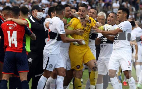 Crónica / Jean Fernandes tira otro mensaje tras la caída en el superclásico