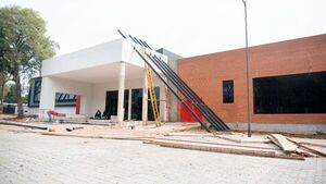 Fase final del primer Centro Cultural de Alto Paraná - ABC en el Este - ABC Color