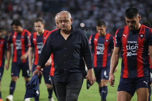 Francisco Arce golpea la mesa y sacaría del equipo a dos 'mimados'