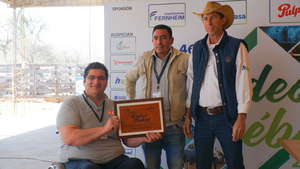Otorgan reconocimiento a RCC como «Mejor Stand en Atención al Visitante» en la Expo Rodeo Trébol