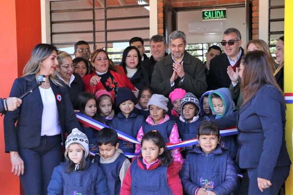 Gobierno habilita obras de viviendas, aulas, estadio deportivo y sistemas de agua en el distrito de Emboscada