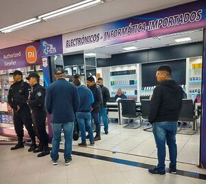Intervienen local comercial tras estafa a comprista - La Clave