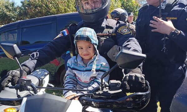 Policías y Lince llevaron alegría a niños de un comedor
