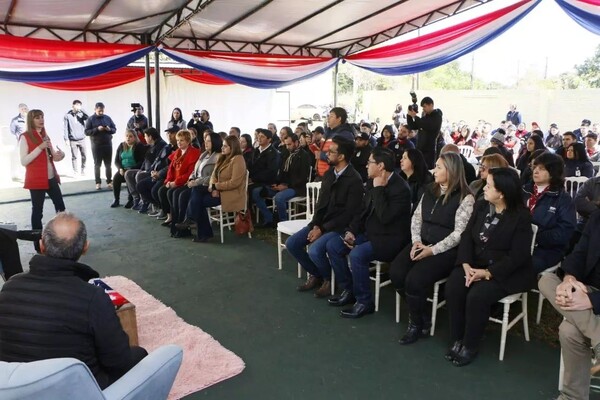 Abren una escuela en el área textil en Presidente Franco - Noticde.com