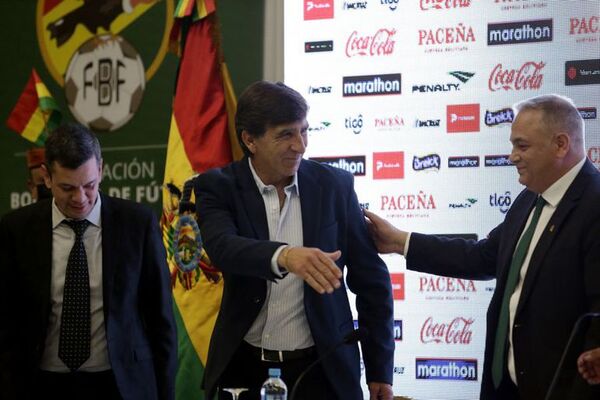 Gustavo Costas fue presentado en la Selección Boliviana - Fútbol Internacional - ABC Color