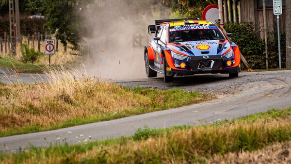 Neuville manda en la primera etapa del Ypres Rally