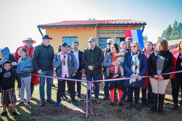 Ejecutivo entregó 36 nuevas viviendas a familias del distrito de Juan de Mena - El Trueno