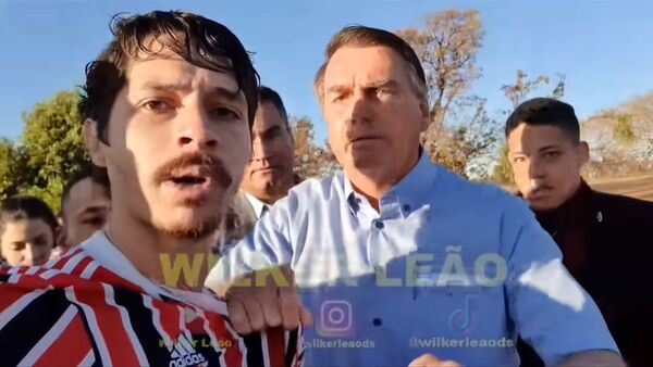 Diario HOY | Video: Bolsonaro zarandea a youryber otrora fanático suyo y es tendencia en redes