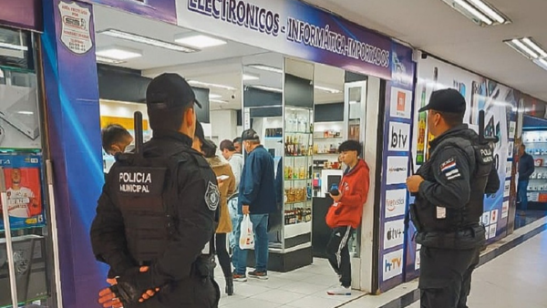 Intervienen local comercial ante un supuesto intento de fraude