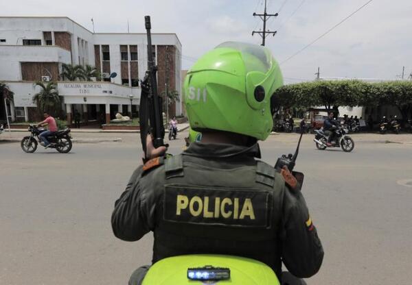 Diario HOY | Petro anuncia a los policías de Colombia una "transformación" del organismo