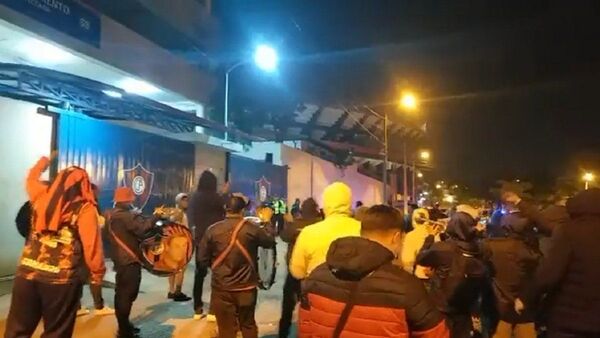 Clima tenso en Cerro: Cantos contra los jugadores