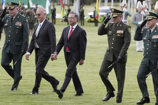 Petro quiere una Policía paritaria que garantice una “seguridad humana” - Mundo - ABC Color