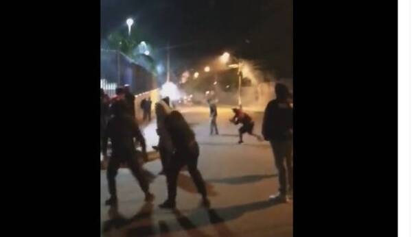 Crónica / (VIDEO) ¡Aijue! "Escrache" a jugadores de Cerro, termina en sarambí con la poli