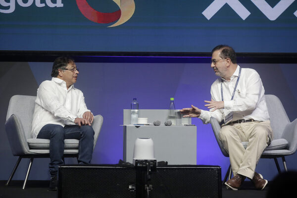 Petro aboga para que el sector bancario dé prioridad a financiar la producción - MarketData