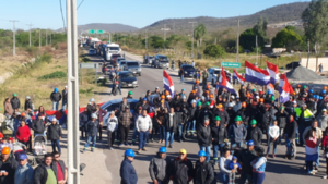 Funcionarios de la INC cierran ruta para exigir pagos adeudados