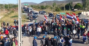 Obreros de la INC cierran ruta y exigen cumplimiento de Ley laboral