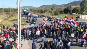 Funcionarios de la INC cierran ruta para exigir pagos adeudados