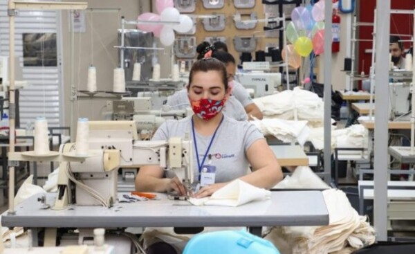 Escuela textil y de vendedores, en Alto Paraná