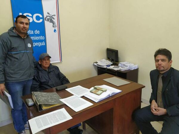Expresidente de Junta de Saneamiento de Carapeguá devuelve parte del dinero faltante - Nacionales - ABC Color