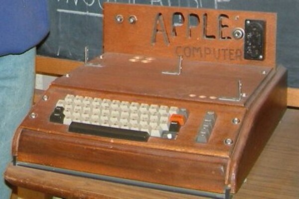 El prototipo de la computadora Apple-1, creada por Steve Jobs, fue subastado por casi USD 700.000 - San Lorenzo Hoy