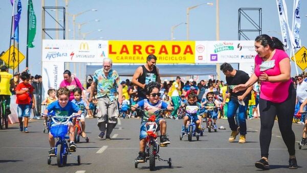 Preparan una carrera de triciclos para los peques