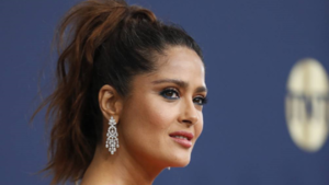 La serie Black Mirror tantea a Salma Hayek para su sexta temporada