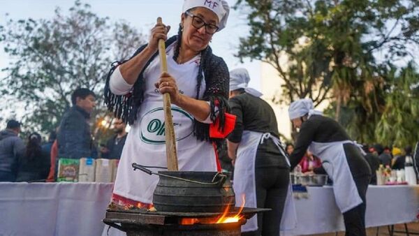 Rotundo éxito del Primer Festival Nacional del Reviro en Encarnación