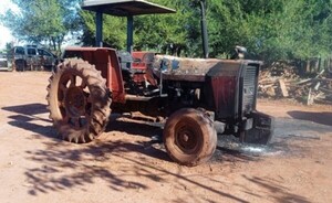 Conflicto en Itakyry: indígenas incendian tractor y causan destrozos